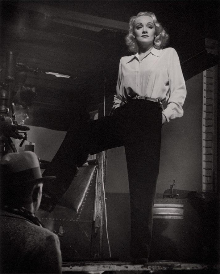 Marlene Dietrich on the set of 'Manpower'